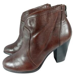 VINCE CAMUTO! PECAN BROWN GENUINE LEATHER WESTERN, BACK HEEL ZIP BOOTS! SZ 8.5M